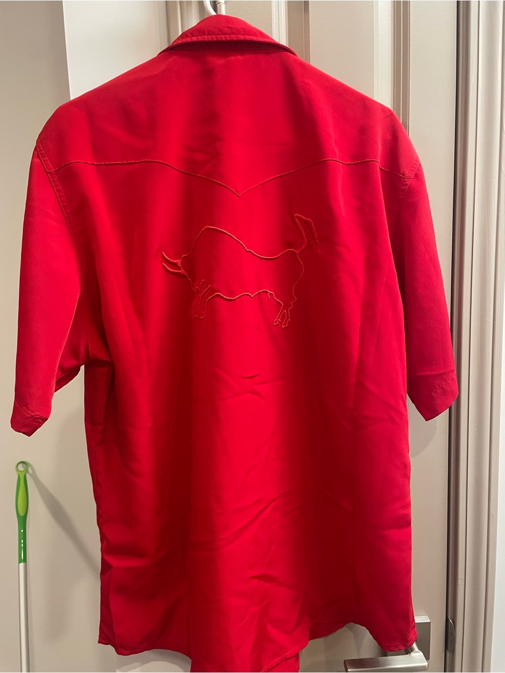Wrangler Men’s Bright Red Short-Sleeve Button-Down Shirt - Picture 4 of 4